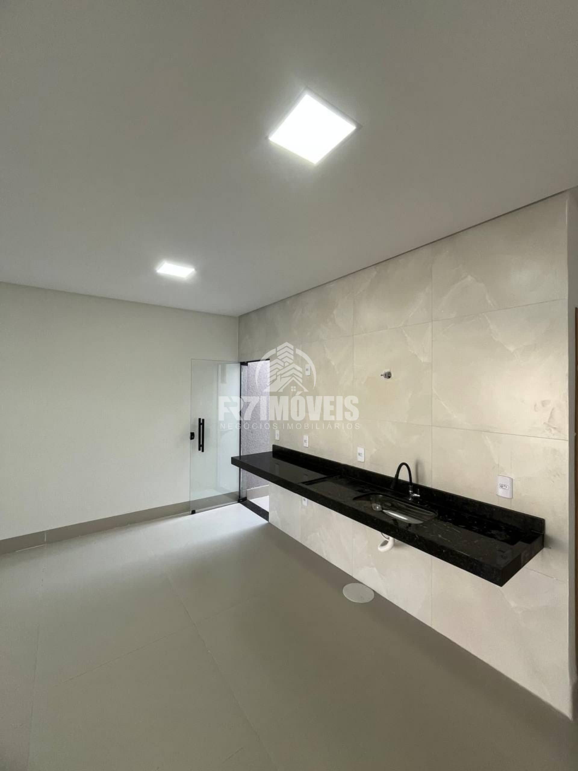 CASA ENTRADA BAIXA NO SETOR BAIRRO FLORESTA – GOIÂNIA/GO