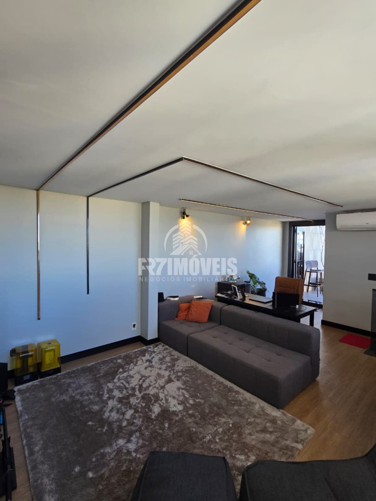 COBERTURA/DUPLEX NO CONDOMÍNIO CHERVERNY NO SETOR GOIÂNIA 2 - GOIÂNIA/GO