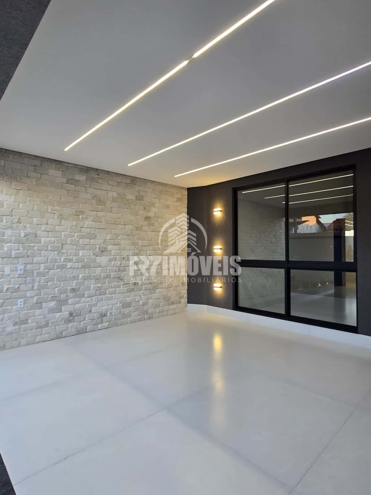 CASA ALTISSIMO PADRÃO NO RESIDENCIAL BARRAVENTO - GOIÂNIA/GO