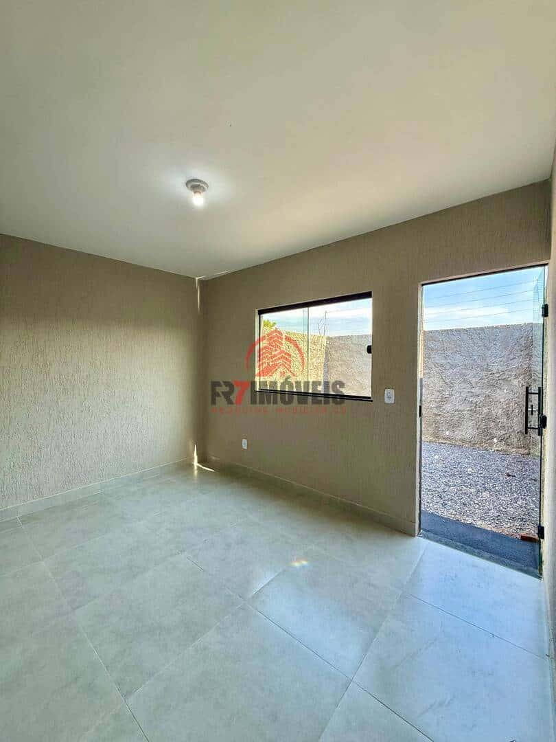 CASA 2 QUARTOS COM QUINTAL NO RESIDENCIAL VIEIRA - TRINDADE/GO