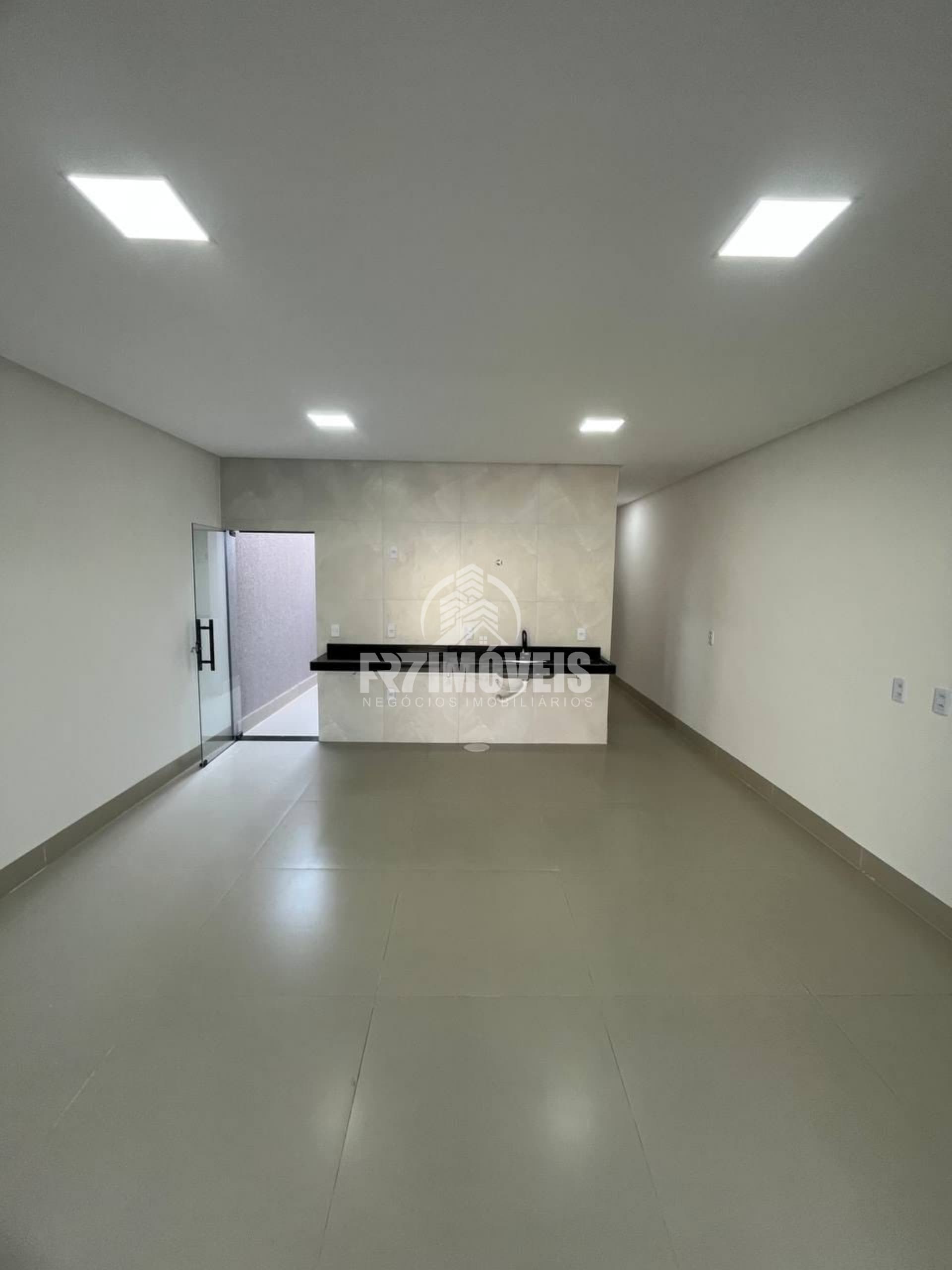 CASA ENTRADA BAIXA NO SETOR BAIRRO FLORESTA – GOIÂNIA/GO
