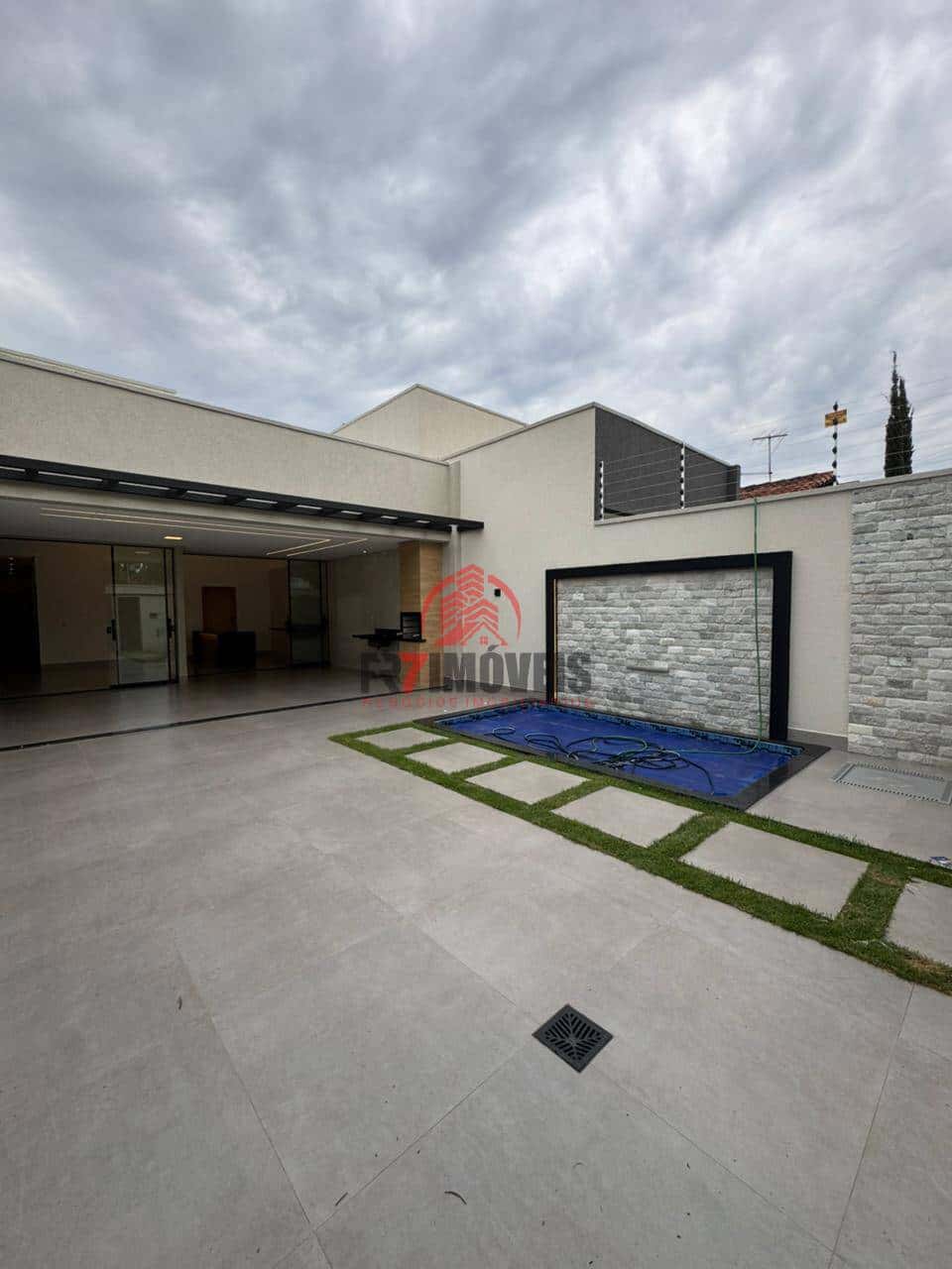 CASA COM ENTRADA BAIXA NO RECREIO PANORAMA - GOIÂNIA/GO