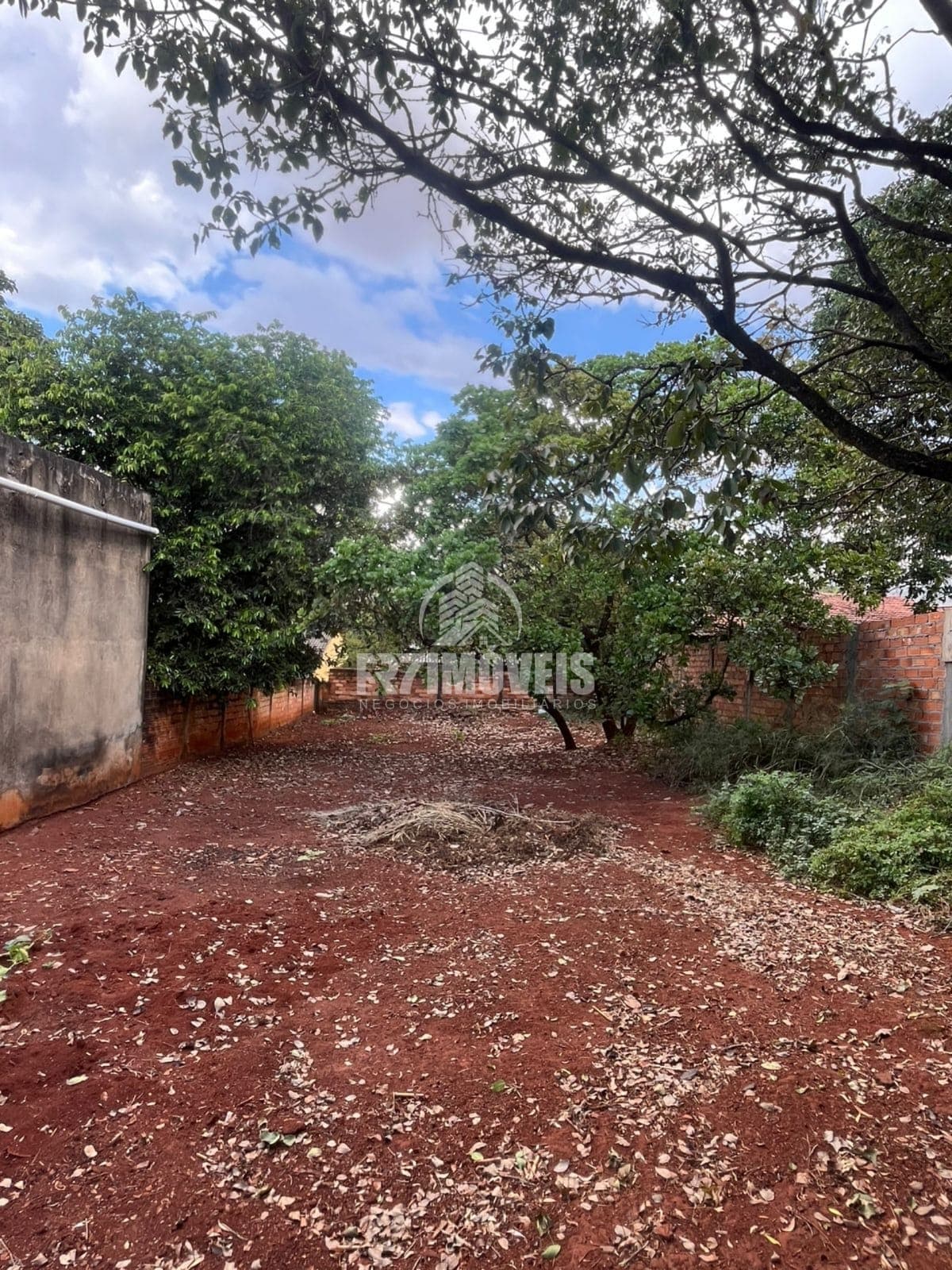 LOTE COM EXCELENTE LOCALIZAÇÃO NO RECANTO DO BOSQUE - GOIÂNIA/GO