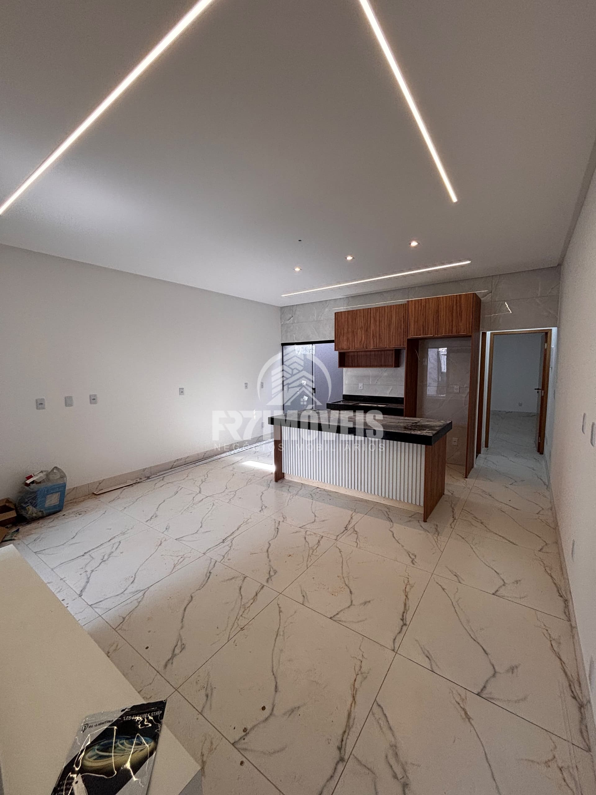 CASA COM FINO ACABAMENTO NO ESTRELA DALVA - GOIÂNIA/GO