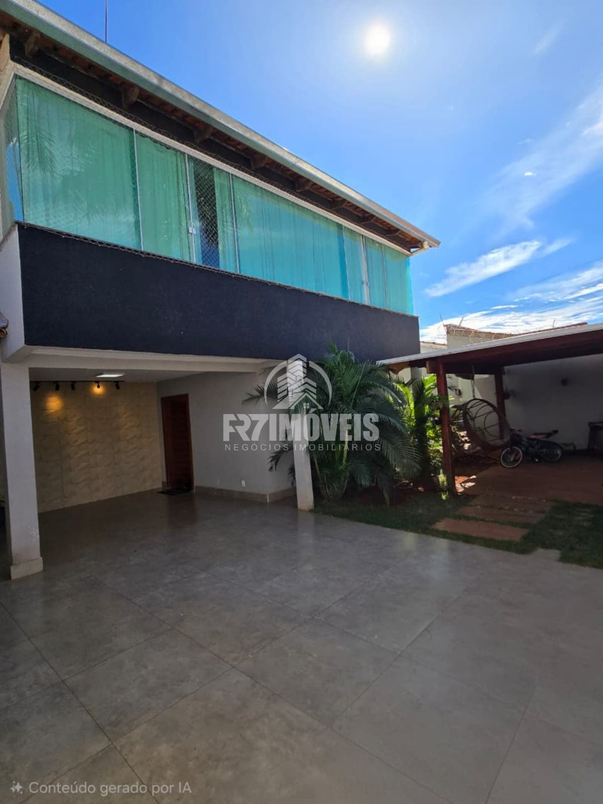 SOBRADO COM PISCINA NO JARDIM IPÊ - GOIÂNIA/GO