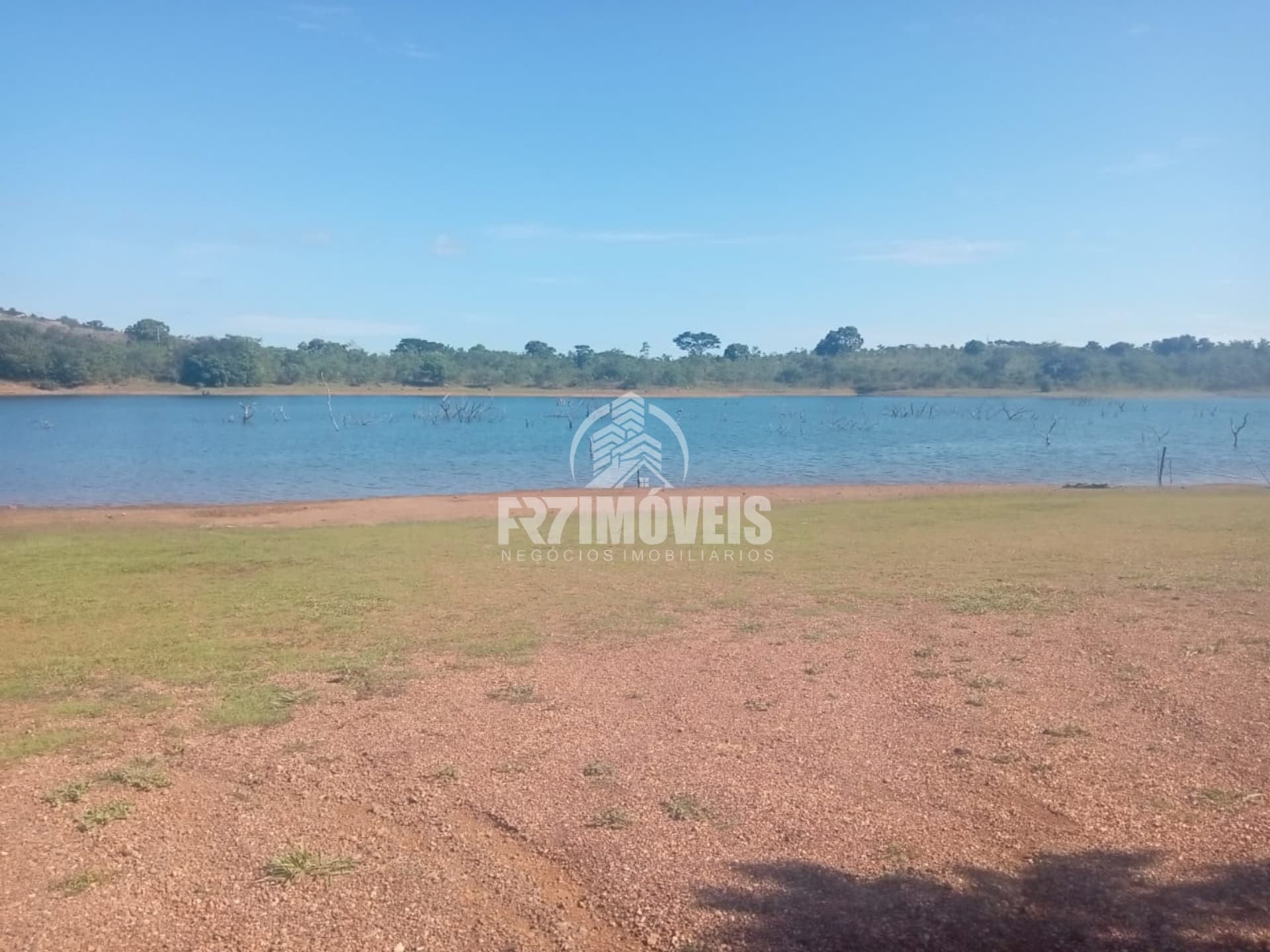 CHÁCARA NO CONDOMÍNIO PARAÍSO DO LAGO - LAGO CORUMBÁ 3 – MANIRATUBA/GO