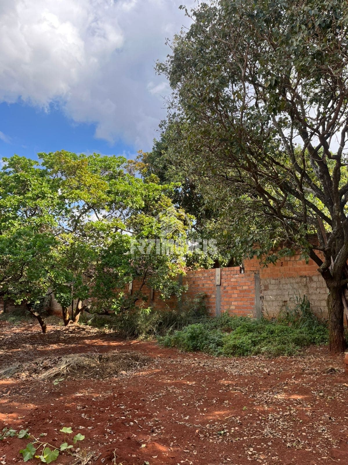 LOTE COM EXCELENTE LOCALIZAÇÃO NO RECANTO DO BOSQUE - GOIÂNIA/GO