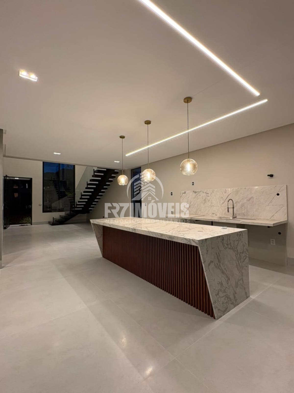 CASA DE ALTO PADRÃO NO CONDOMÍNIO VILLAGIO TOSCANA - GOIÂNIA/GO