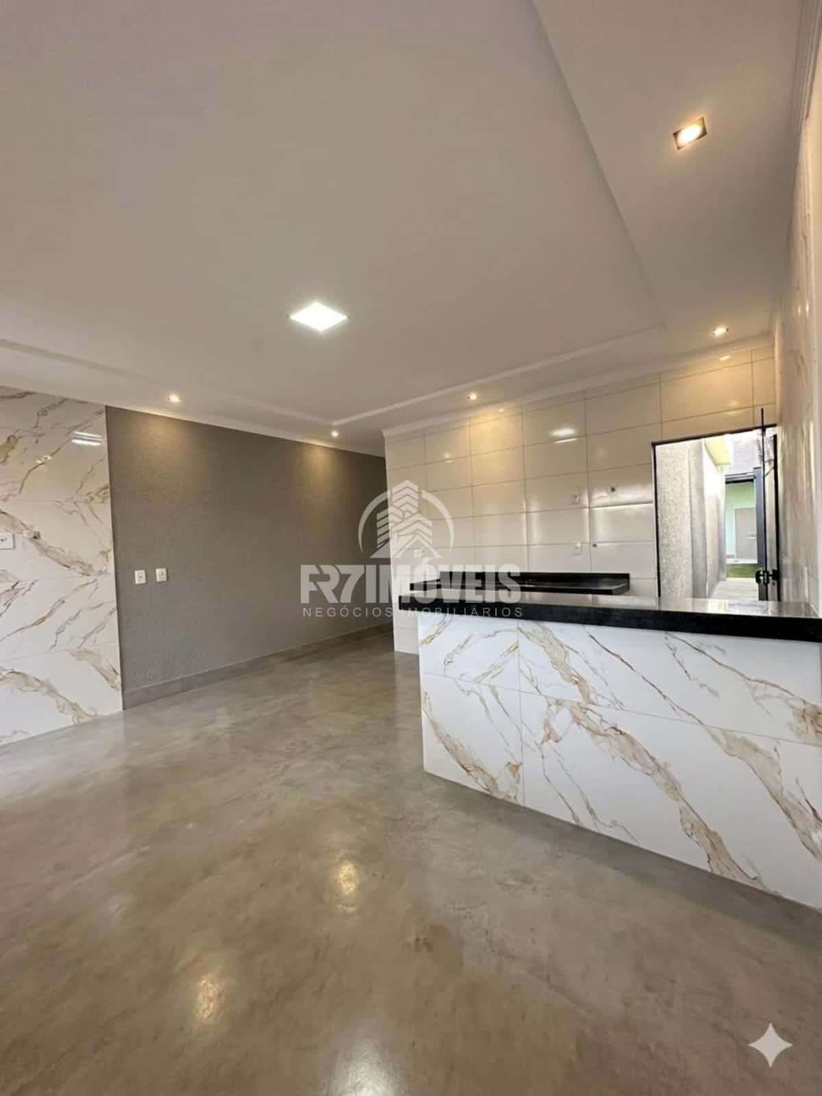 CASA COM QUINTAL NO SETOR BRISAS DA MATA - GOIÂNIA/GO