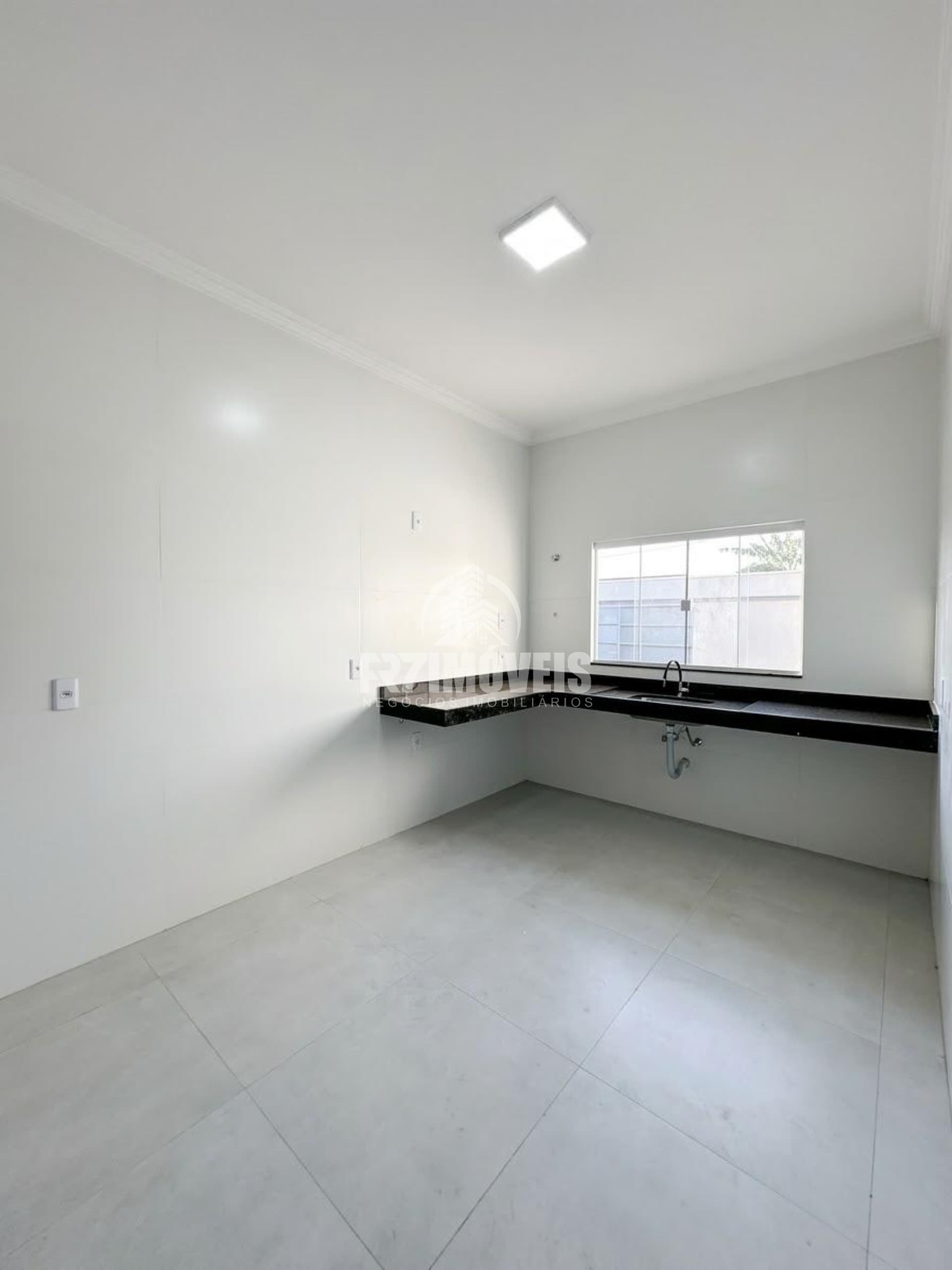 CASA COM QUINTAL NO SETOR RESIDENCIAL PETRÓPOLIS - GOIÂNIA/GO