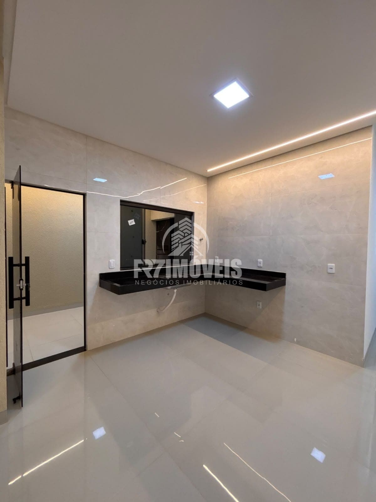 CASA COM FINO ACABAMENTO - 3 QUARTOS SENDO 1 SUÍTE - NO SETOR MANSOES PARAÍSO - GOIÂNIA/GO