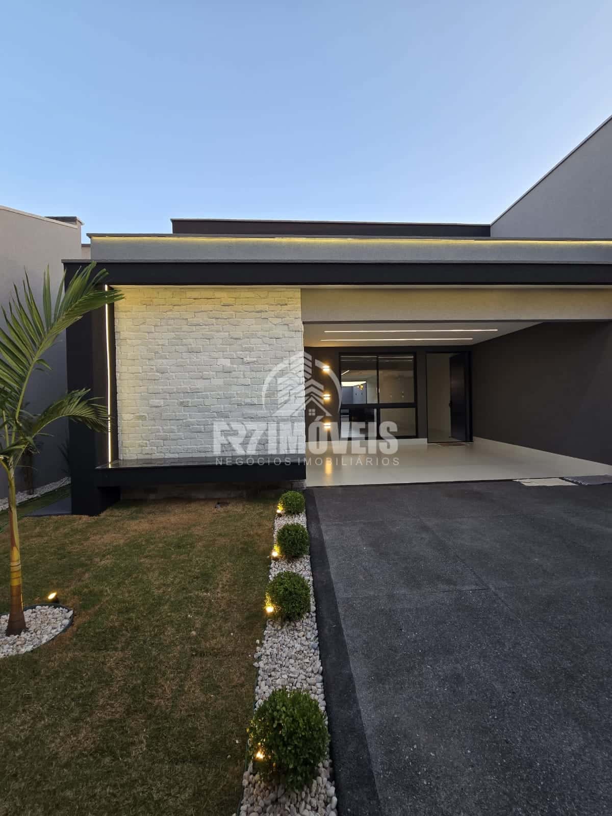 CASA ALTISSIMO PADRÃO NO RESIDENCIAL BARRAVENTO - GOIÂNIA/GO