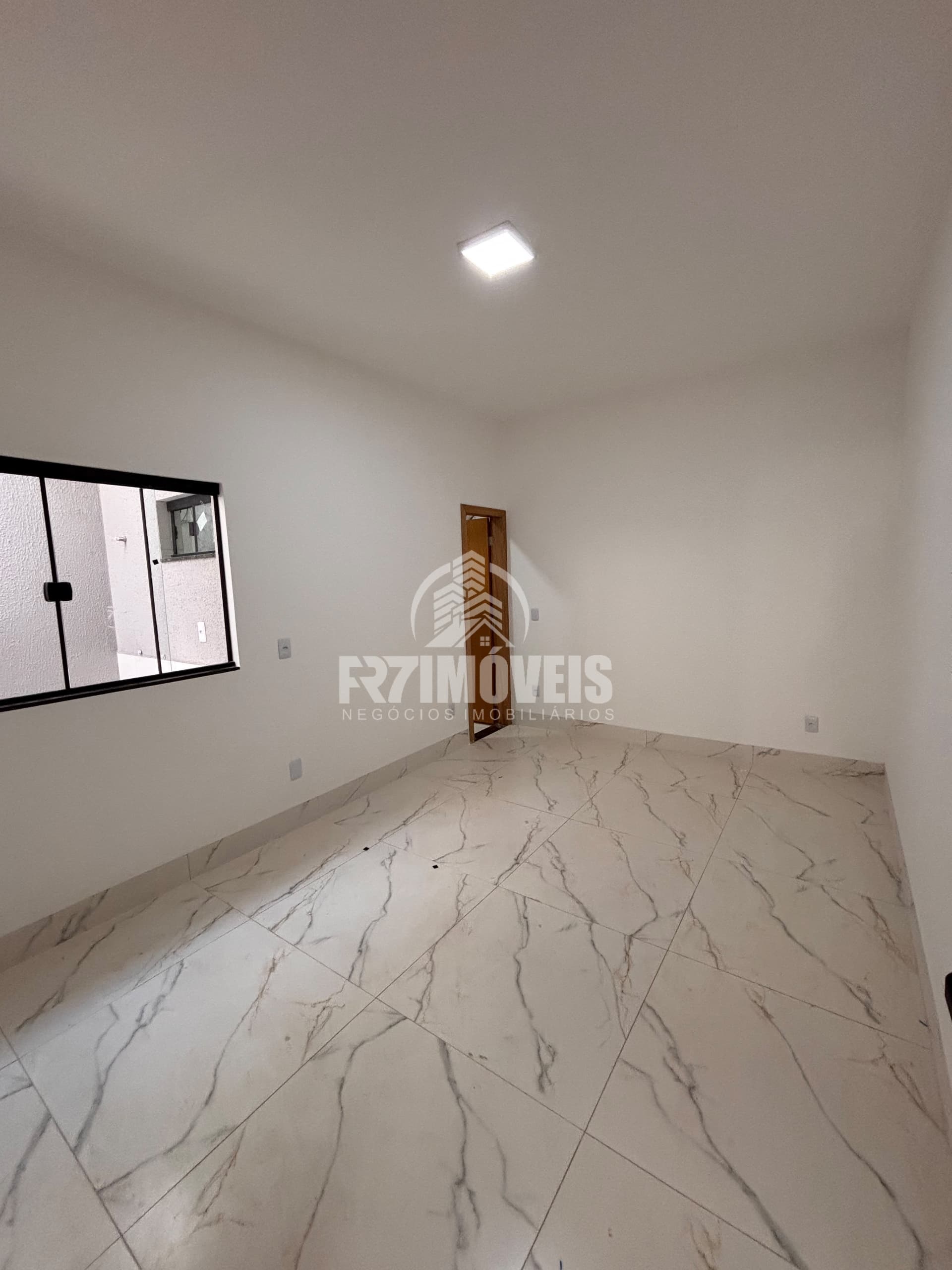CASA COM FINO ACABAMENTO NO ESTRELA DALVA - GOIÂNIA/GO