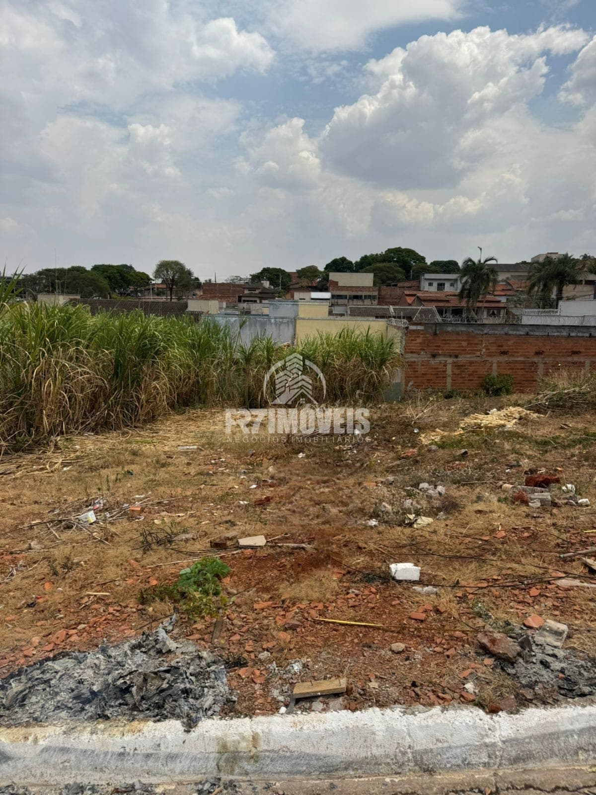 LOTE COM EXCELENTE LOCALIZAÇÃO NO JARDIM FONTE NOVA - GOIÂNIA/GO