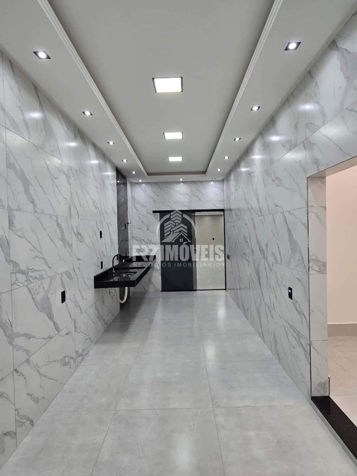 CASA SOZINHA NO LOTE NO SETOR ITATIAIA - GOIÂNIA/GO