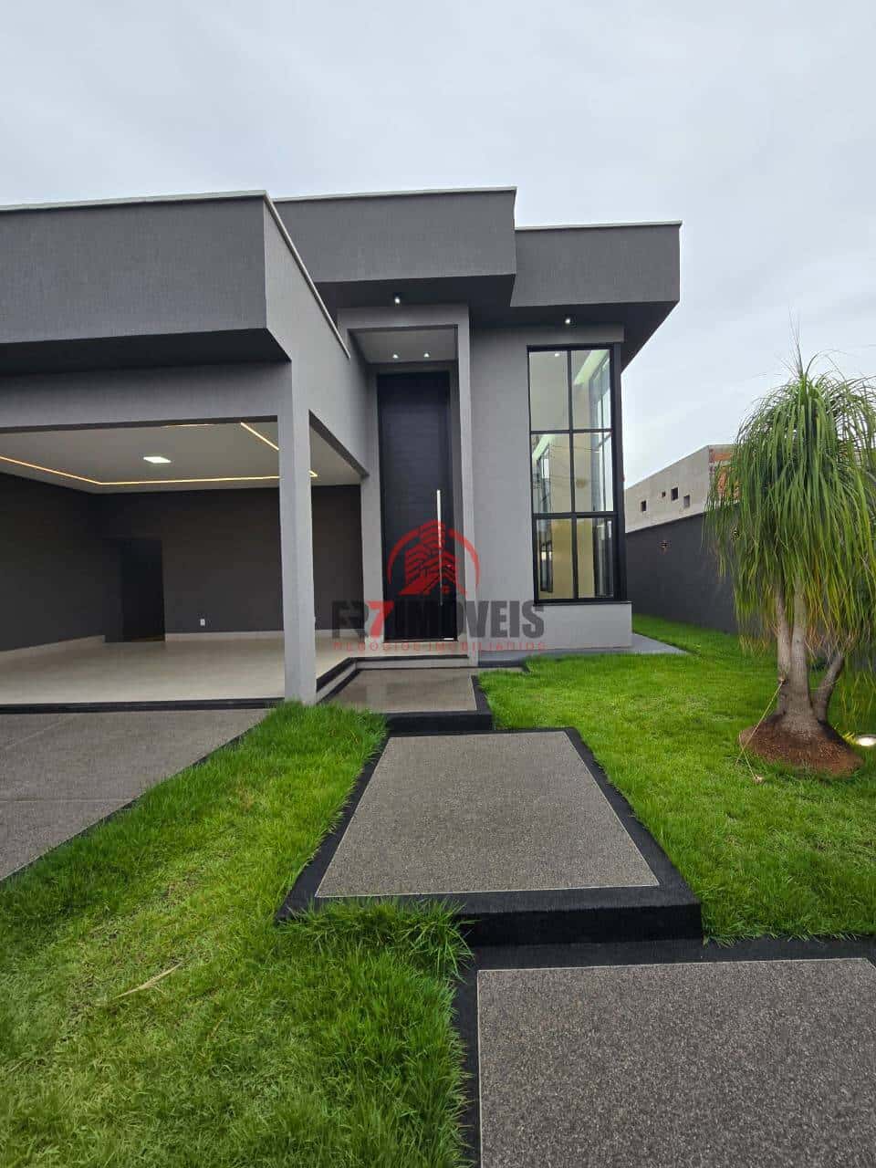 CASA 3 SUÍTES, QUINTAL AMPLO E PISCINA AQUECIDA NO SETOR GOIÂNIA 2