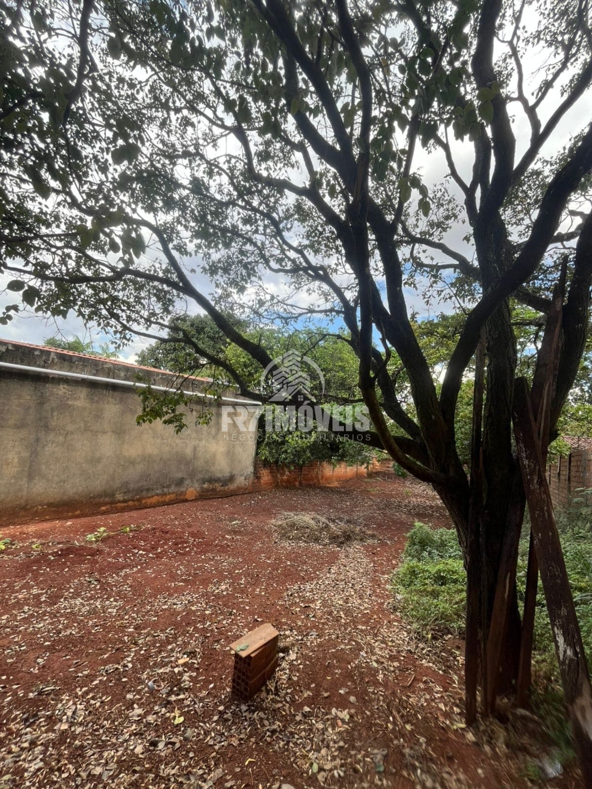 LOTE COM EXCELENTE LOCALIZAÇÃO NO RECANTO DO BOSQUE - GOIÂNIA/GO