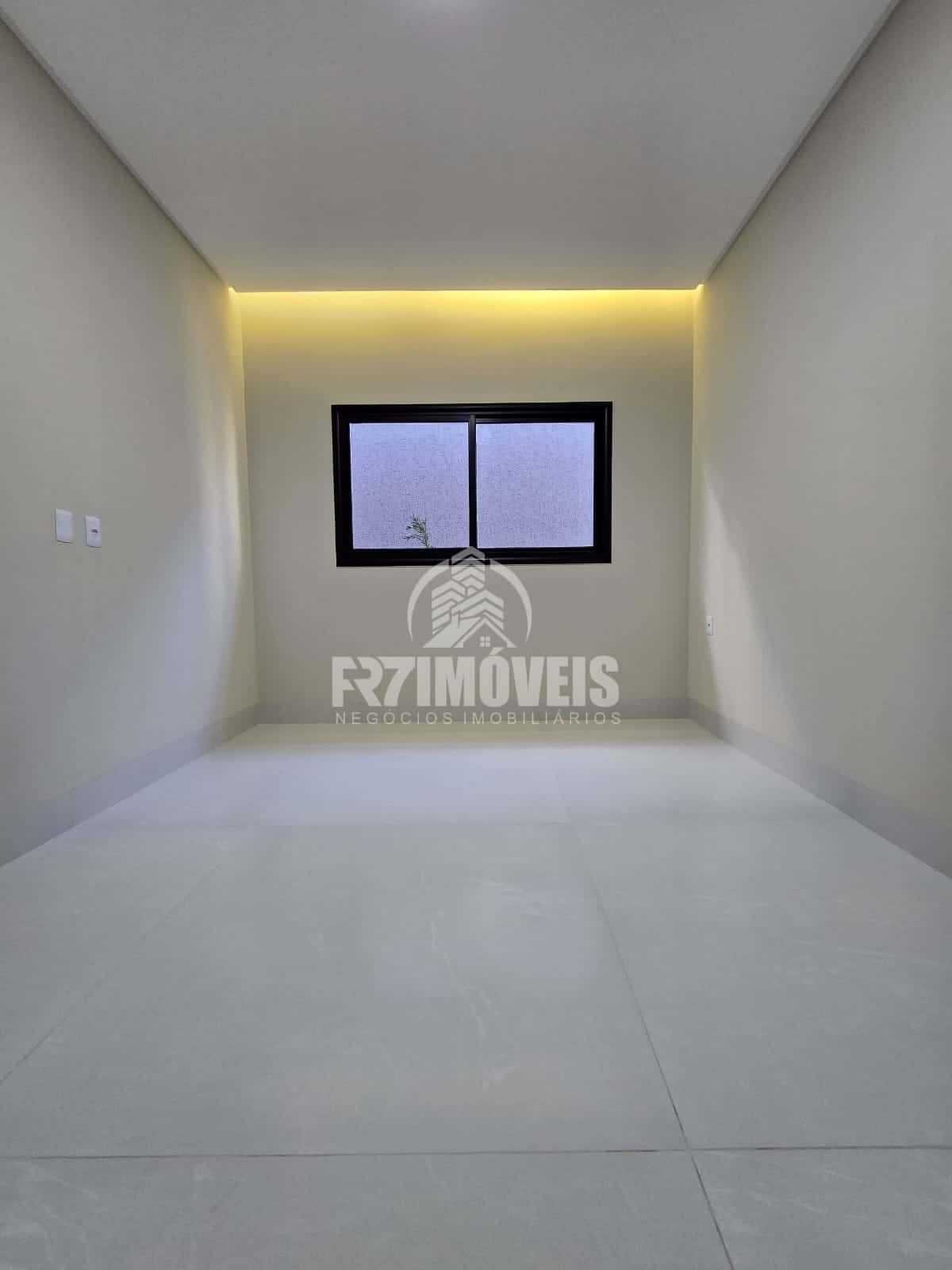CASA ALTISSIMO PADRÃO NO RESIDENCIAL BARRAVENTO - GOIÂNIA/GO