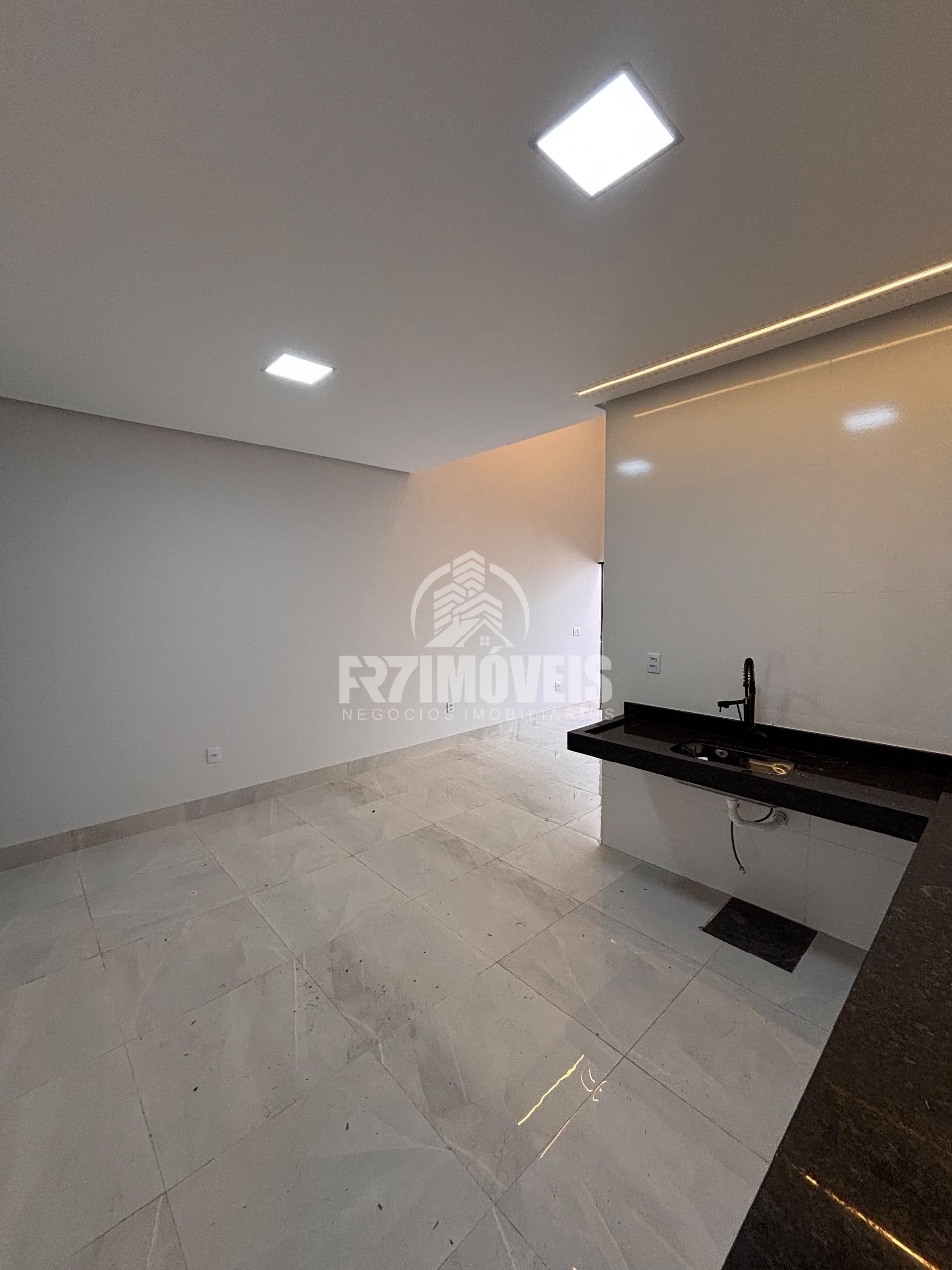 CASA MODERNA À VENDA NO SETOR ESTRELA DALVA – GOIÂNIA/GO