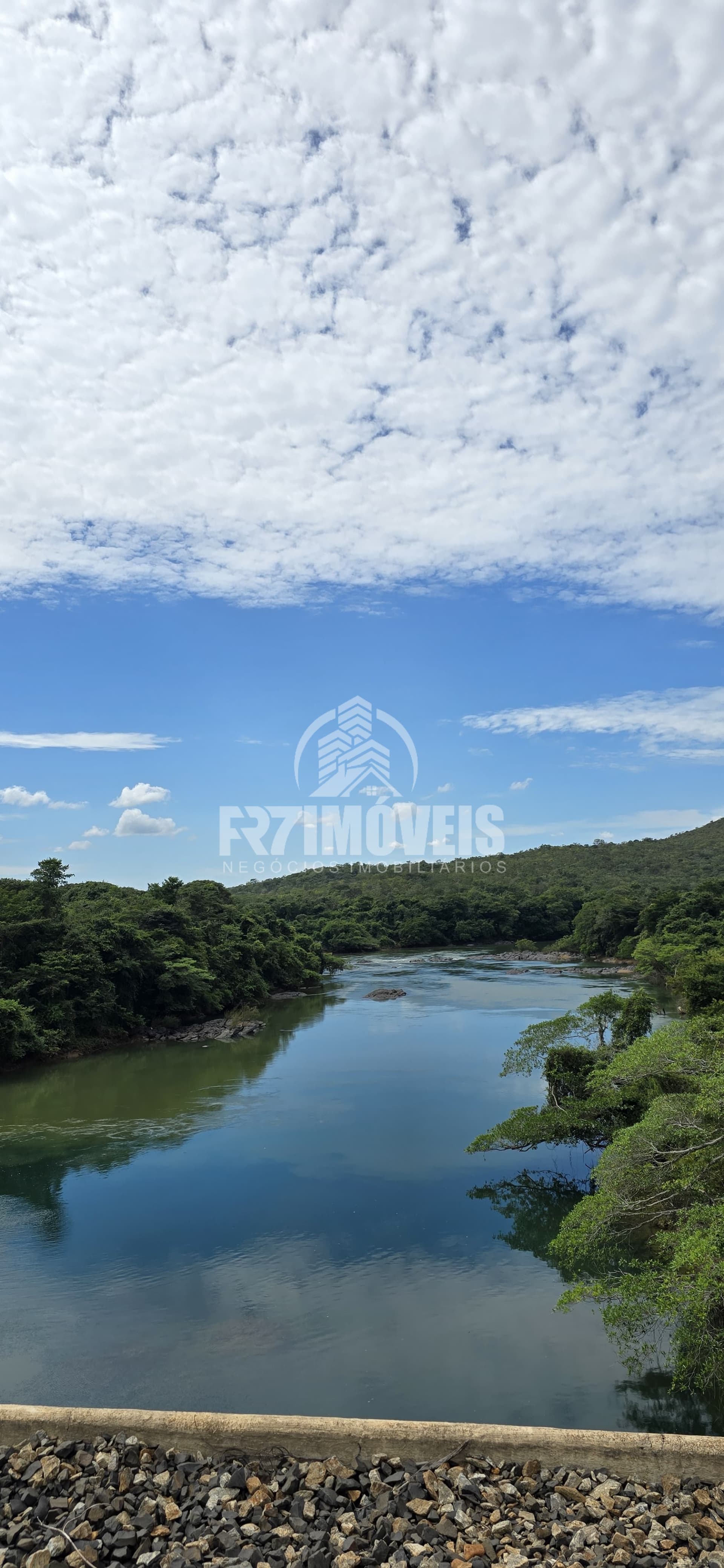 CHÁCARA NO CONDOMÍNIO PARAÍSO DO LAGO - LAGO CORUMBÁ 3 – MANIRATUBA/GO