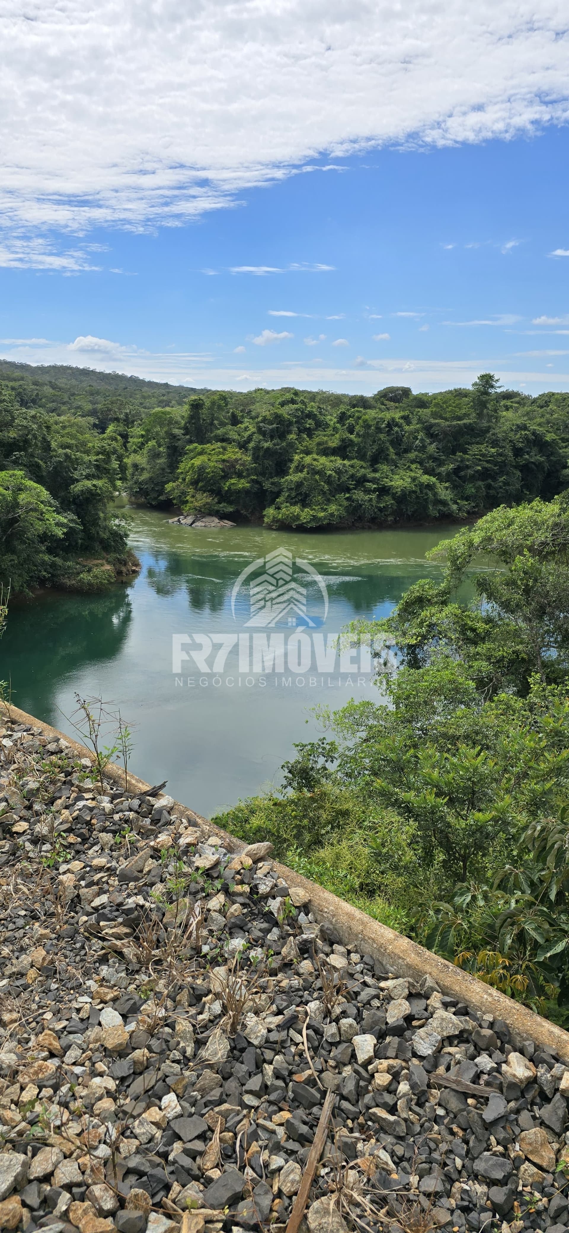 CHÁCARA NO CONDOMÍNIO PARAÍSO DO LAGO - LAGO CORUMBÁ 3 – MANIRATUBA/GO