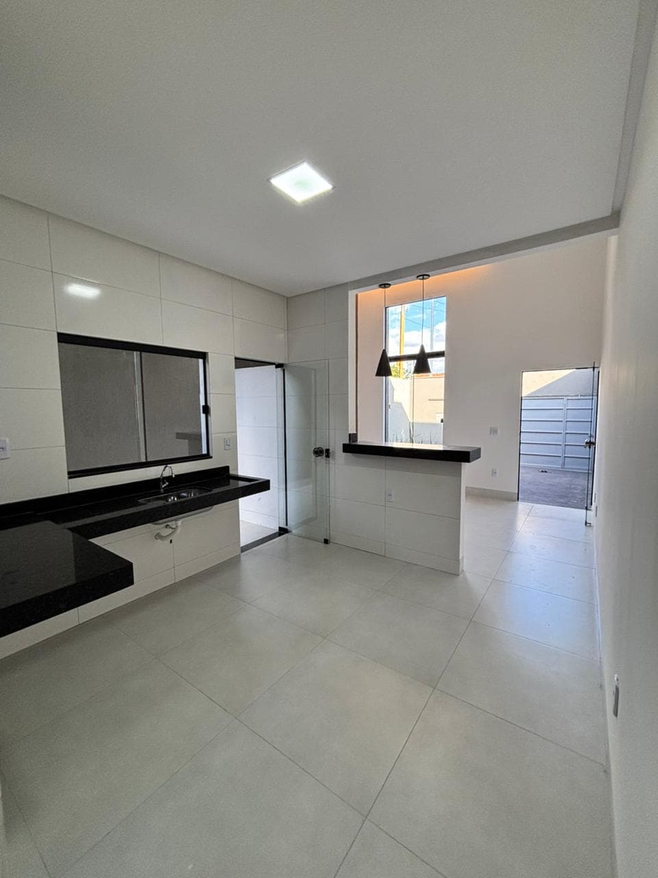 ENTRADA FACILITADA CASA 3 QUARTOS SENDO 1 SUÍTE COM QUINTAL NO RESIDENCIAL PARK SOLAR - GOIÂNIA/GO