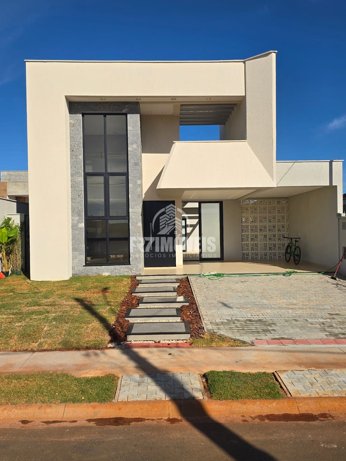 CASA TÉRREA NO CONDOMÍNIO PARQVILLE QUARESMA - TRINDADE/GO