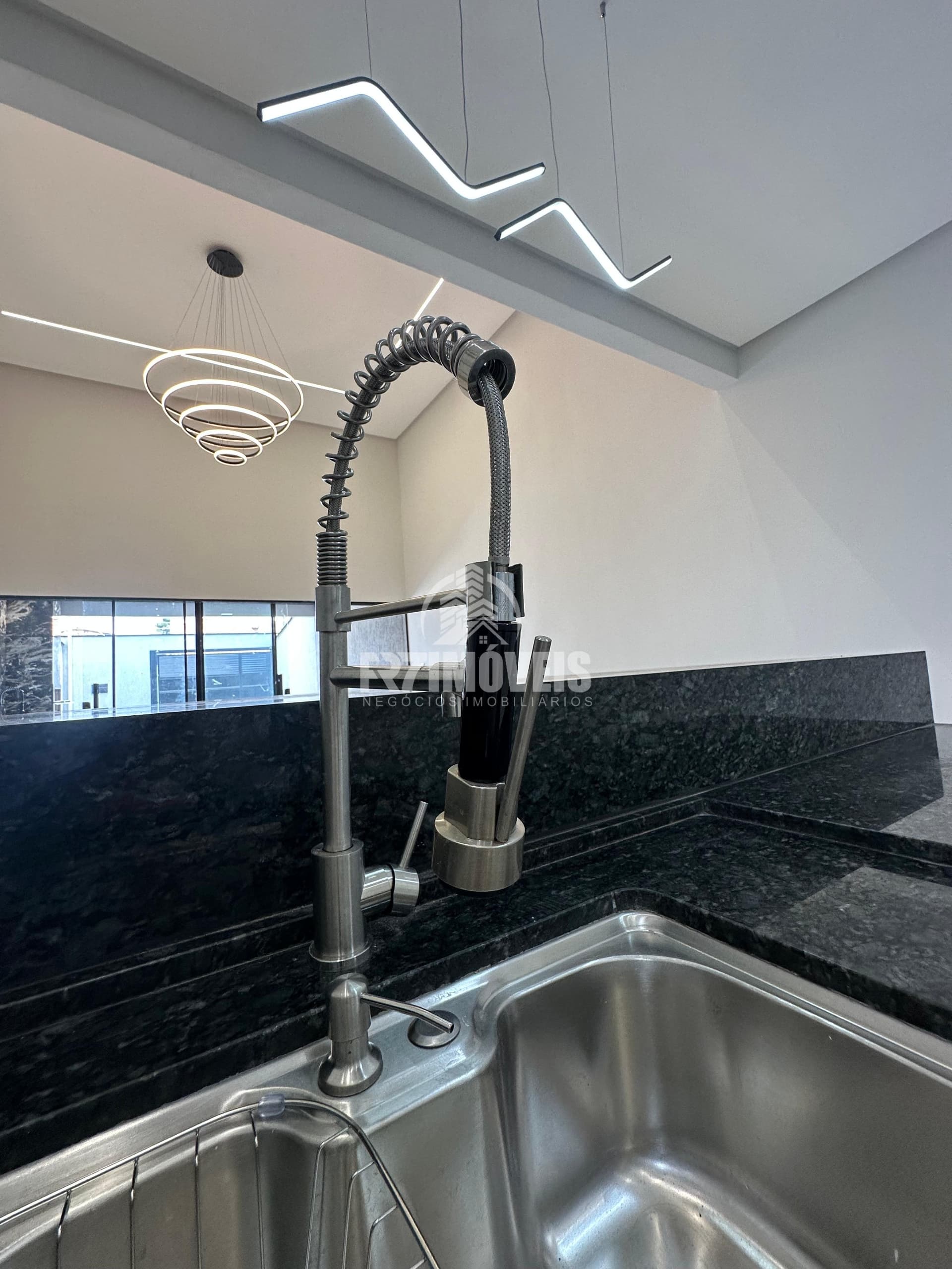 CASA COM ACABAMENTO PREMIUM NO RESIDENCIAL BRISAS DA MATA – GOIÂNIA/GO