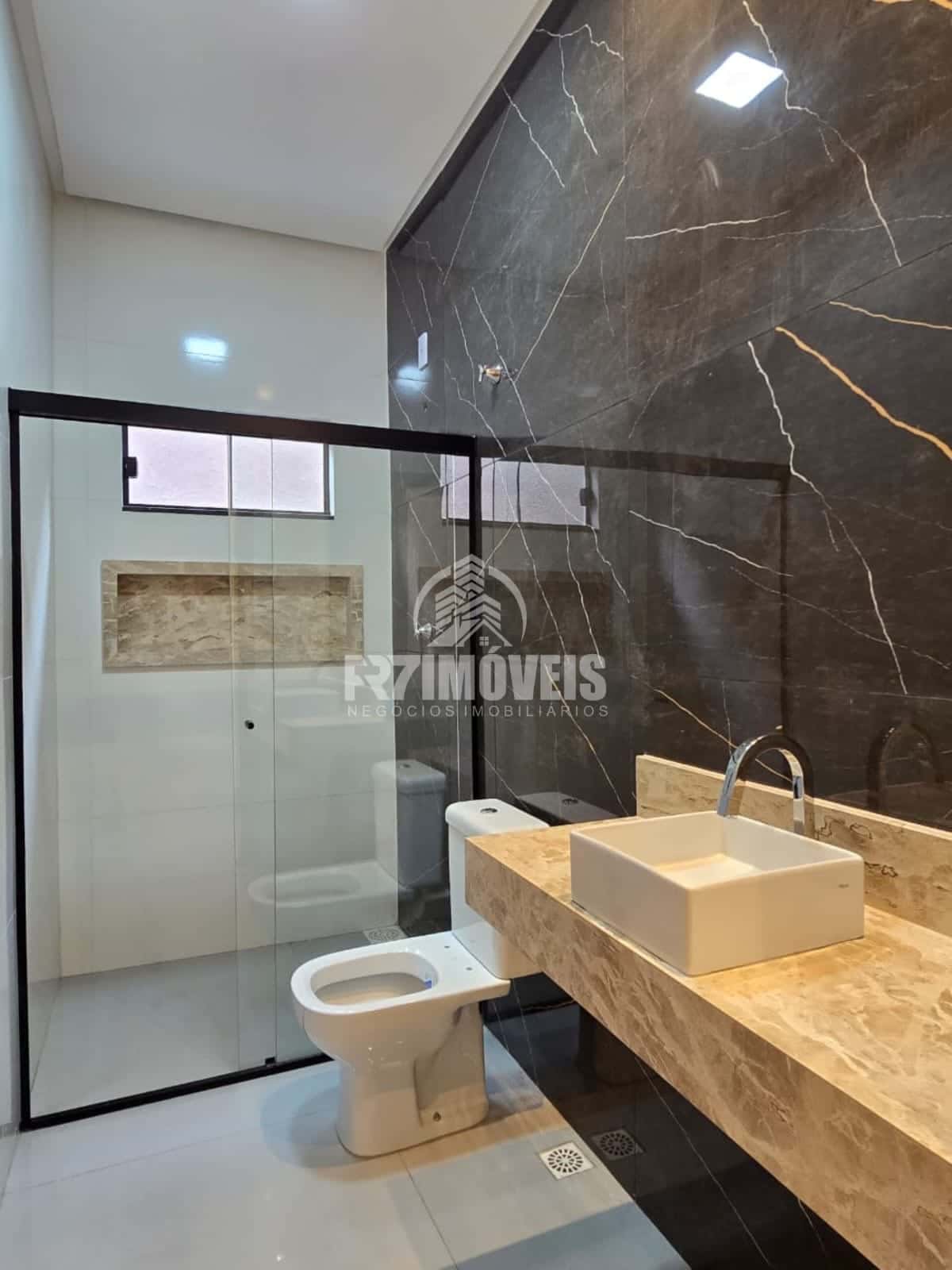 CASA PRONTA NO SETOR BALNEÁRIO MEIA PONTE - GOIÂNIA/GO
