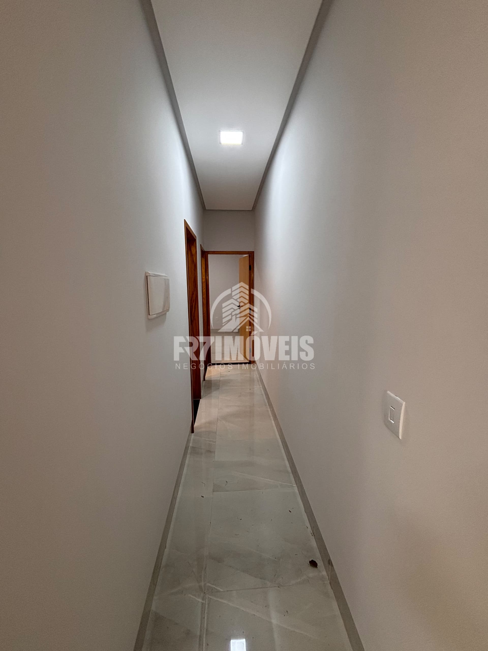 CASA MODERNA À VENDA NO SETOR ESTRELA DALVA – GOIÂNIA/GO