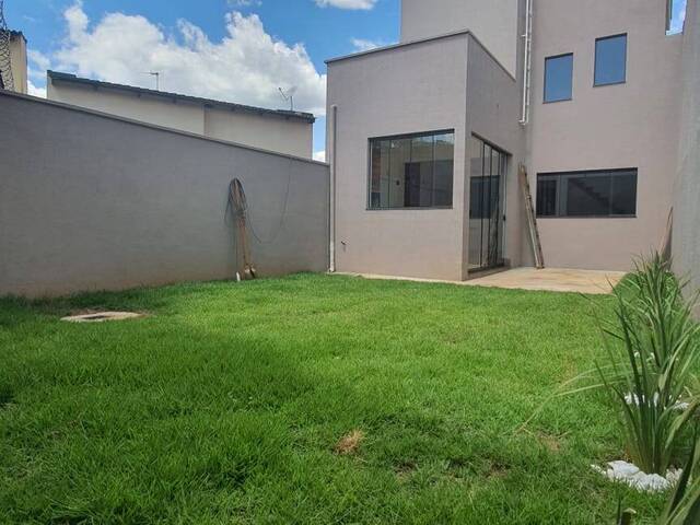 #413 - Sobrado para Venda em Goiânia - GO - 2