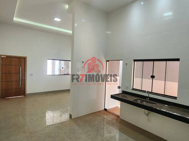 #1690 - Casa para Venda em Goiânia - GO