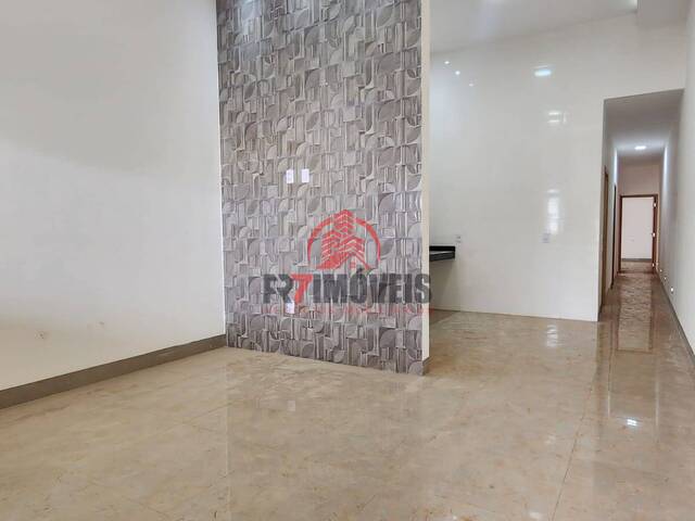 #1690 - Casa para Venda em Goiânia - GO