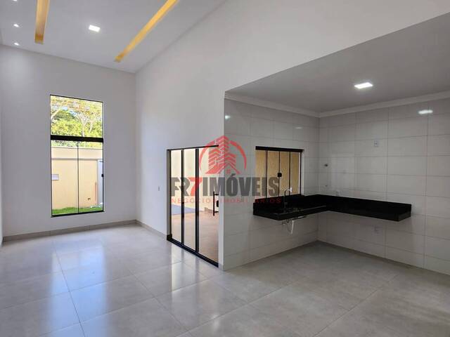 #1713 - Casa para Venda em Goiânia - GO