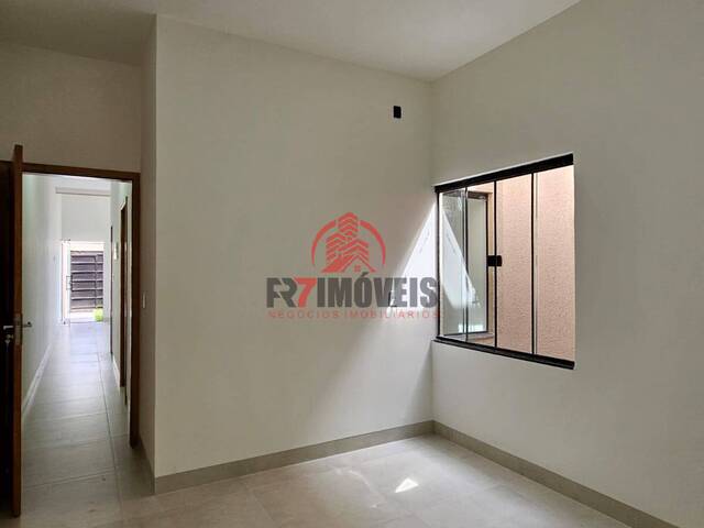 #2439 - Casa para Venda em Goiânia - GO