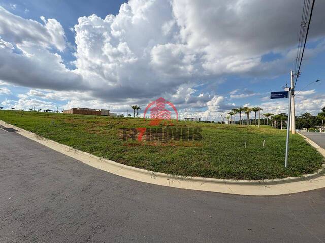 Venda em Jardins Versalhes - Aparecida de Goiânia