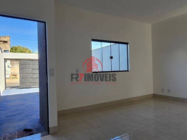 #2782 - Casa para Venda em Goiânia - GO - 3