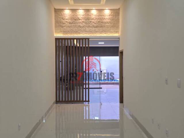 #2875 - Casa para Venda em Goiânia - GO - 2