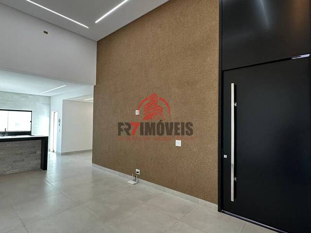 #2883 - Casa para Venda em Goiânia - GO - 2