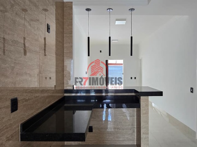 #2898 - Casa para Venda em Goiânia - GO - 3