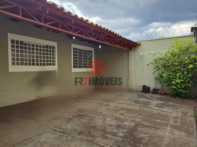 #2899 - Casa para Venda em Goiânia - GO - 1