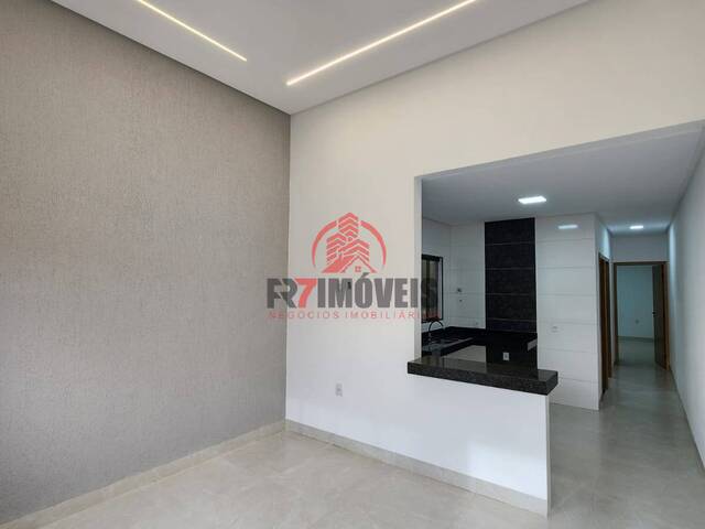 #2918 - Casa para Venda em Goiânia - GO - 3