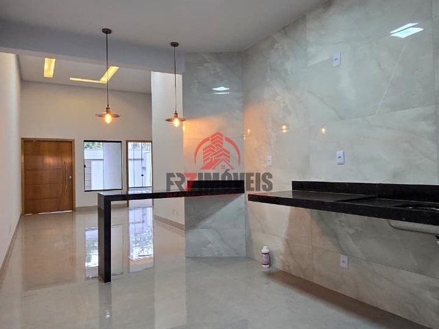 #2923 - Casa para Venda em Goiânia - GO - 3