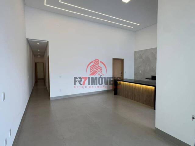 #2951 - Casa para Venda em Goiânia - GO - 2