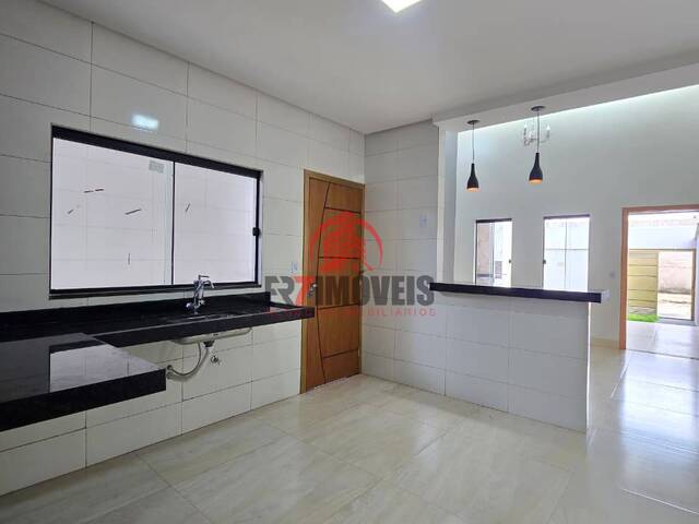 #3000 - Casa para Venda em Goiânia - GO - 2