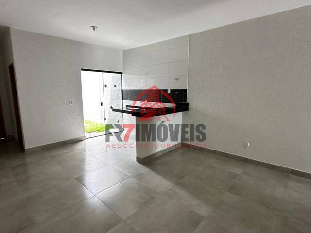 #3028 - Casa para Venda em Goiânia - GO - 3