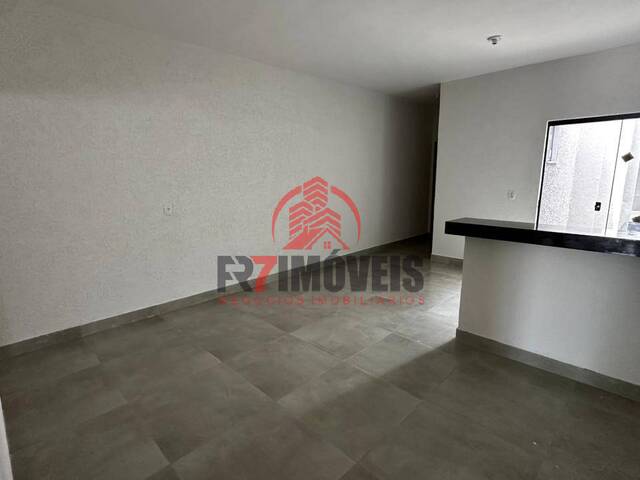 #3028 - Casa para Venda em Goiânia - GO - 2