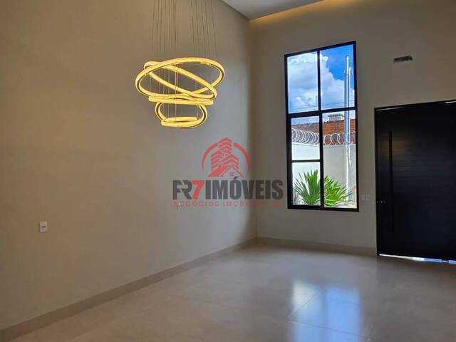 #3037 - Casa para Venda em Goiânia - GO