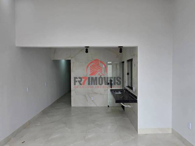 #3039 - Casa para Venda em Goiânia - GO - 2