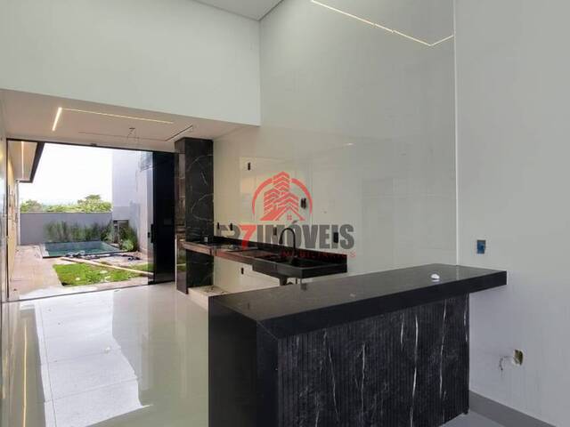 #3042 - Casa para Venda em Goiânia - GO - 3